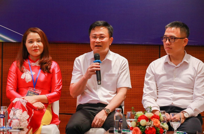 Ông Phạm Văn Tuấn, Giám đốc Trung tâm truyền thông Hải Phòng trao đổi tại Phiên thảo luận. (Ảnh: Khánh Hoà/TTXVN) vna-potal-cac-phien-hop-tai-dien-dan-bao-chi-toan-quoc-2025-ngay-206-8103477.jpg