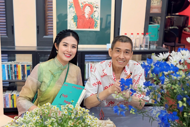Họa sỹ Lê Thiết Cương và Hoa hậu Ngọc Hân. (Ảnh: NVCC) screenshot-72.png