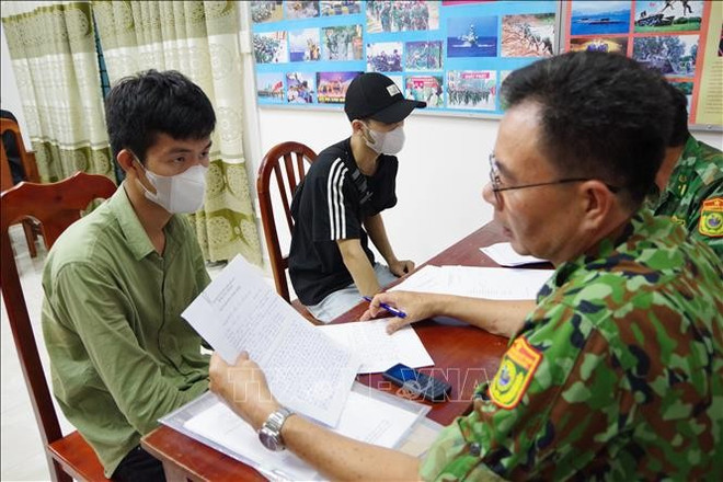 vna-potal-tay-ninh-tiep-nhan-33-cong-dan-bi-cuong-buc-lao-dong-duoc-giai-cuu-tai-campuchia-stand.jpg