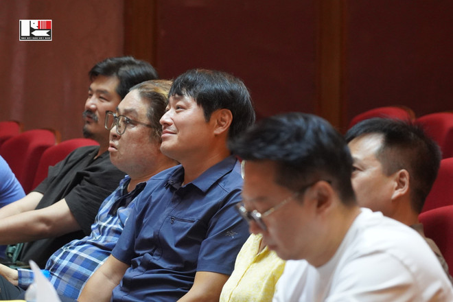 Director Cho Joon Hui and crew at the casting for the musical “Banh Mi Cafe”. (Photo: NHKVN) 512028994-1308283884636644-810317867790274838-n.jpg