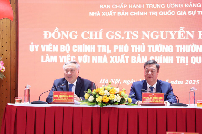 Phó Thủ tướng Thường trực Chính phủ mong muốn Nhà xuất bản thực hiện tốt hơn nữa công tác biên tập, biên dịch, tổ chức xuất bản... đặc biệt cần chú trọng tăng tính hấp dẫn đối với mỗi sản phẩm xuất bản. (Ảnh: PV/Vietnam+) z6601150346587-800dbbd6850cfd2ab23f9b526a7c9f4d.jpg