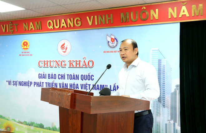 รัฐมนตรีช่วยว่าการกระทรวงวัฒนธรรม กีฬา และการท่องเที่ยว เล ไห่ บิ่ญ กล่าวปราศรัย (ภาพ: ตรัน ฮวน) giaivh2.jpg
