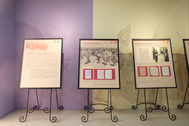 Wystawa przypomina ważne momenty w historii tradycyjnej przyjaźni między Wietnamem a Chinami. (Zdjęcie: PV/Vietnam+) dscf4236.jpg
