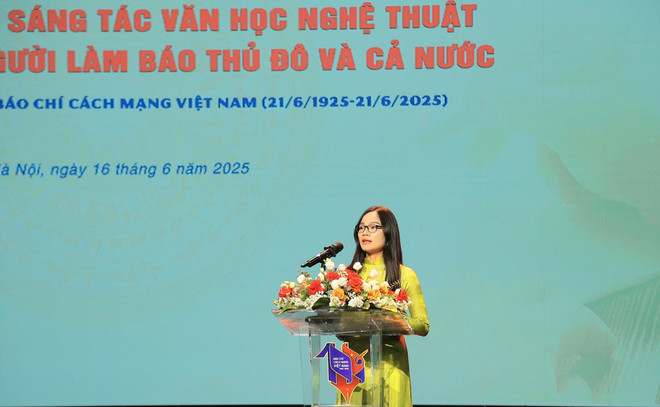 Nhà báo Vương Minh Huệ, Tổng Biên tập Tạp chí Người Hà Nội phát biểu tổng kết. (Ảnh: PV/Vietnam+) nghanoi.jpg