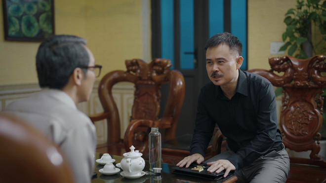 Diễn viên Vĩnh Xương (phải) tiếp tục vào vai trùm phản diện. (Ảnh: VTV) 19.jpg