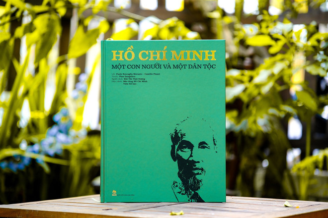 Đây là cuốn sách hiếm hoi về Bác Hồ được viết bằng hình thức truyện tranh. (Ảnh: PV/Vietnam+) ho-chi-minh-mot-con-nguoi-va-mot-dan-toc-5.jpg