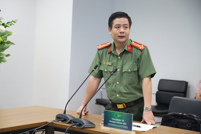 Thượng tá Phạm Công Hải, Phó Trưởng phòng 4 (A05) chia sẻ về sự đồng hành cùng chương trình. (Ảnh: CTV/Vietnam+) canh-giac-2471.jpg