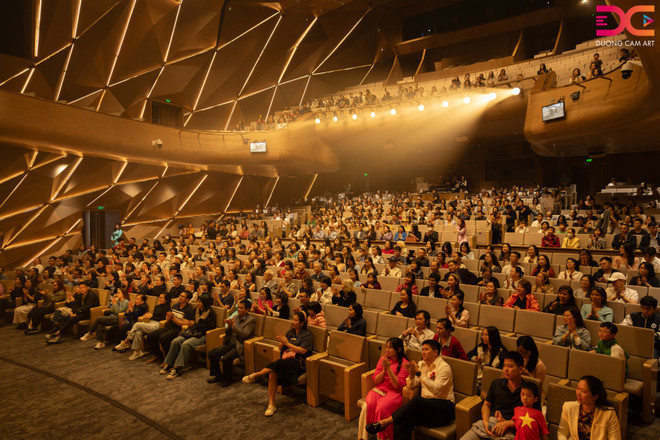 នេះជាតន្ត្រីដ៏កម្រមួយដែលបានរក្សាការទាក់ទាញជាបន្តរបស់ខ្លួនពេញមួយឆ្នាំកន្លងទៅ។ (រូបថត៖ PV/Vietnam+) file-274.jpg