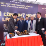 Gian hàng Thủ công mỹ nghệ làng nghề trong chương trình “Gian hàng số - nâng tầm thương nhân Thủ đô." (Ảnh: Tiktok Shop)