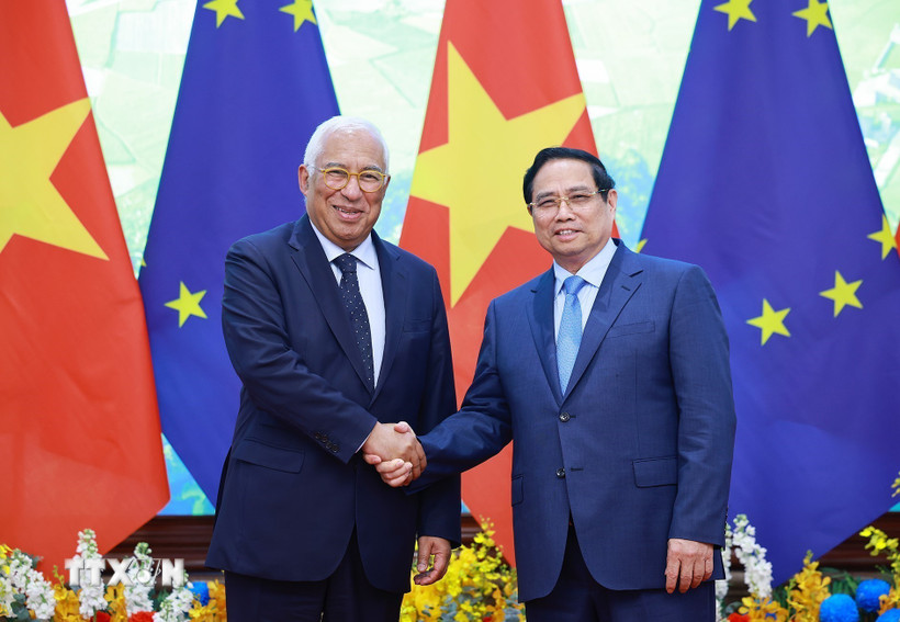 Thủ tướng Phạm Minh Chính hội kiến Chủ tịch Hội đồng châu Âu António Costa. (Ảnh: Dương Giang/TTXVN)
