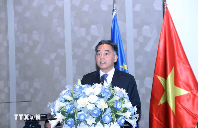 Ông Nguyễn Lộc Hà, Phó Chủ tịch Thường trực UBND Thành phố Hồ Chí Minh phát biểu chúc mừng Ngày châu Âu 2026. (Ảnh: Xuân Khu/TTXVN)