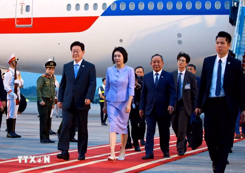 Tổng thống Hàn Quốc Lee Jae Myung và Phu nhân đến Hà Nội, bắt đầu chuyến thăm cấp Bet888 Trang nhà cái casino tới Việt Nam. (Ảnh: Tuấn Anh/TTXVN)