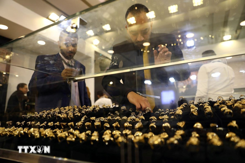 Giá vàng thế giới phục hồi nhẹ sau chuỗi giảm dài kỷ lục. (Ảnh: THX/TTXVN)