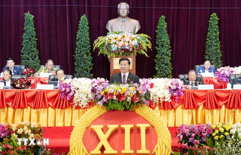 Tổng Bí thư Đảng NDCM Lào Thongloun Sisoulith phát biểu khai mạc Đại hội. (Ảnh: TTXVN phát)