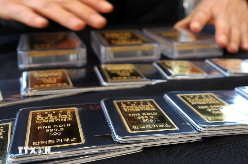Vàng miếng được bày bán tại sàn giao dịch ở Seoul, Hàn Quốc. (Ảnh: Yonhap/TTXVN)