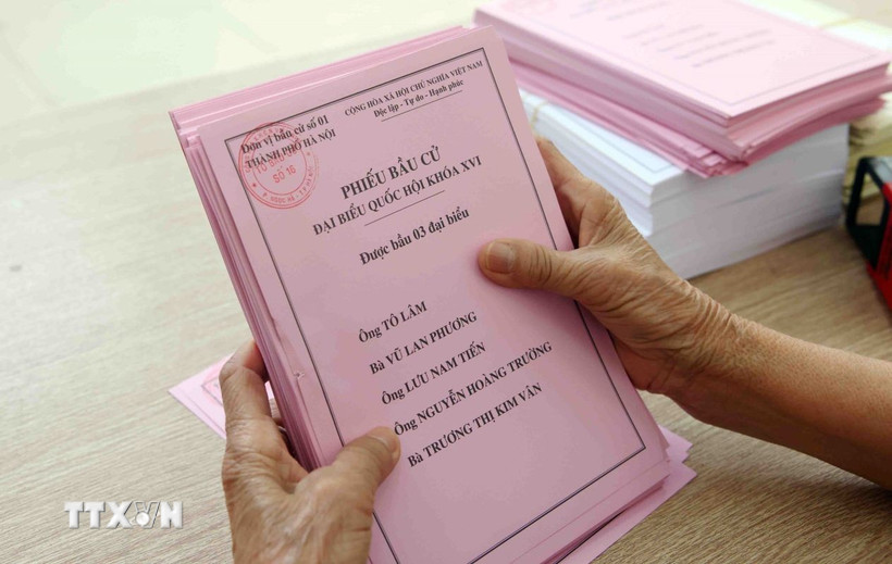 Phiếu bầu cử đã được tổ bầu cử phường Ngọc Hà chuẩn bị sẵn sàng cho Ngày hội lớn của đất nước. (Ảnh: Phạm Kiên/TTXVN)