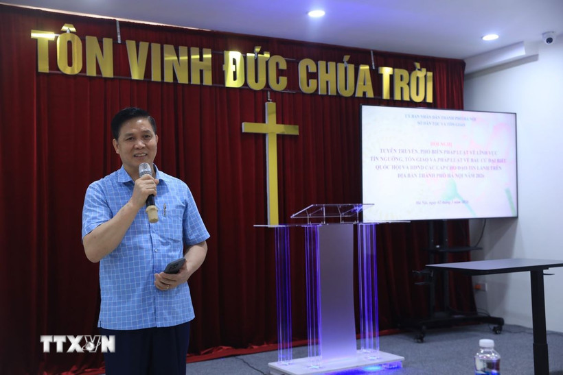 Mục sư Nguyễn Hữu Mạc, Hiệu trưởng Trường Thánh kinh Thần học Hà Nội phát biểu tại Hội nghị. (Ảnh: Nguyễn Cúc/TTXVN)