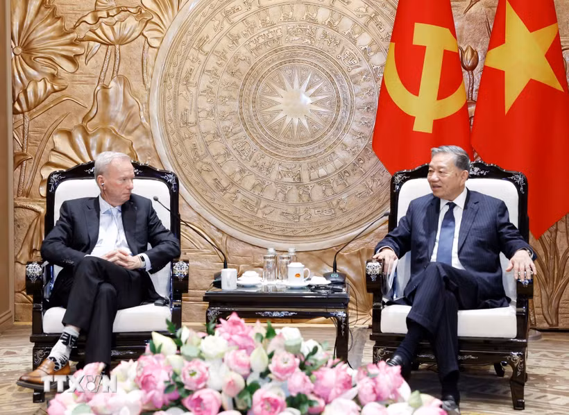 Tổng Bí thư, Chủ tịch nước Tô Lâm tiếp ông Eric Schmidt, nguyên Chủ tịch Tập đoàn Google, dẫn đầu Đoàn chuyên gia trí tuệ nhân tạo thăm và làm việc tại Việt Nam. (Ảnh: Thống Nhất/TTXVN)