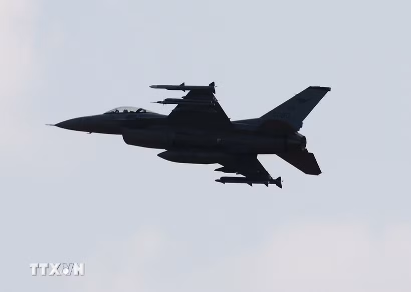 Máy bay chiến đấu F-16. (Ảnh: Yonhap/TTXVN phát)