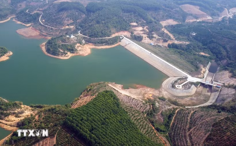 Hồ chứa nước Nam Xuân triển khai trên diện tích hơn 95ha, dung tích hồ chứa gần 9,3 triệu m3, tổng mức đầu tư gần 375 tỷ đồng. (Ảnh tư liệu: Hưng Thịnh/TTXVN)