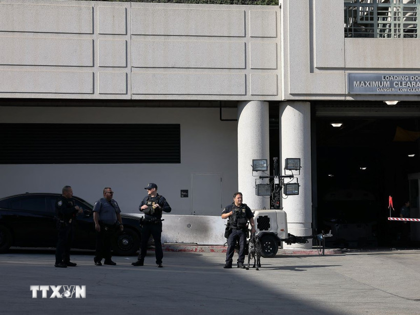 Cảnh sát thuộc Bộ An ninh Nội địa Mỹ làm nhiệm vụ tại Los Angeles, bang California ngày 15/12/2025. (Ảnh: THX/TTXVN)