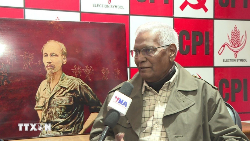 Tổng Bí thư Đảng Cộng sản Ấn Độ (CPI) Doraisamy Raja trả lời phóng viên TTXVN. (Ảnh: Quang Trung/TTXVN)