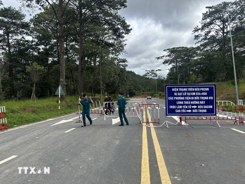 Lâm Đồng cấm đèo Prenn Đà Lạt trong 6 ngày để hoàn thành sửa chữa sạt lở. (Ảnh: Chu Quốc Hùng/TTXVN)