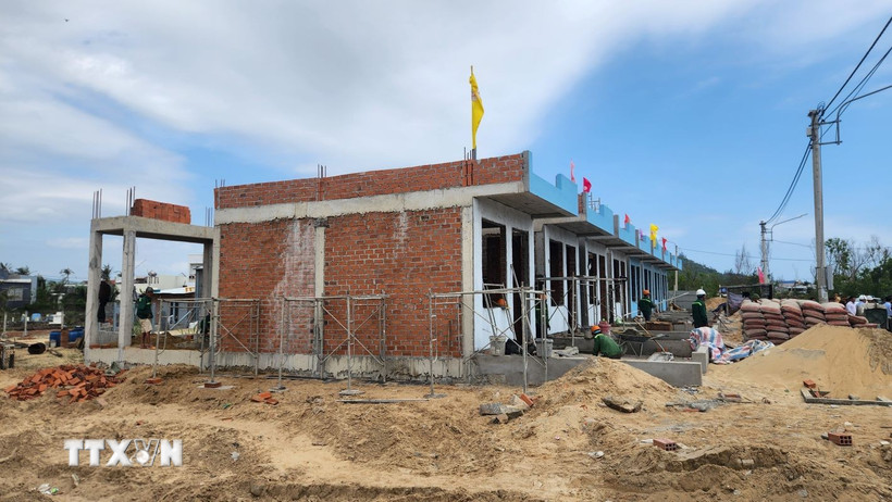 Khu tái định cư cho người dân bị thiên tai ở xã Đề Gi. (Ảnh: Sỹ Thắng/TTXVN)