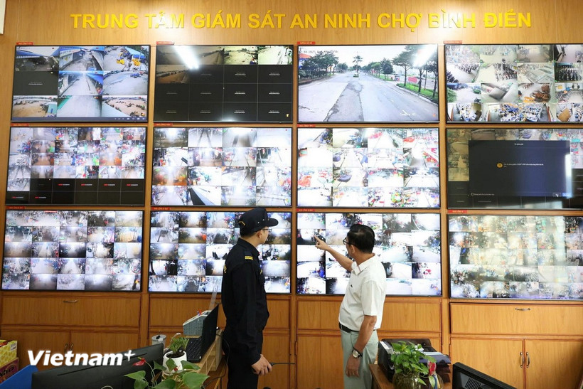 Hệ thống Giám sát an ninh Chợ Bình Điền. (Ảnh: CTV/Vietnam+)