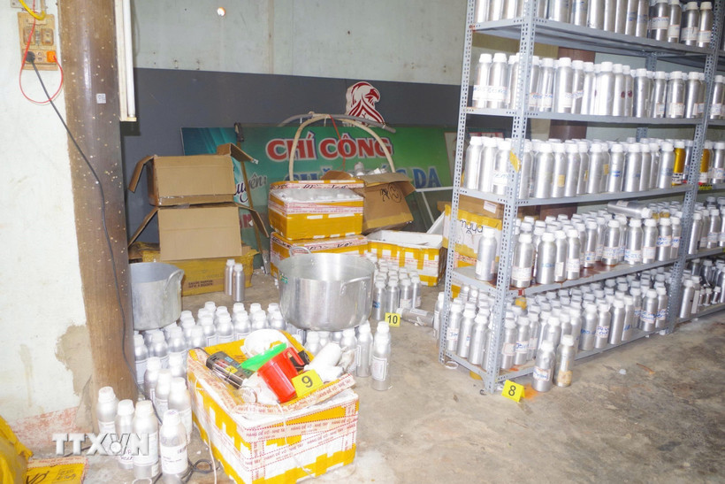 Đồng Nai: Tìm bị hại trong vụ sản xuất, buôn bán hàng chục ngàn chai nước hoa giả