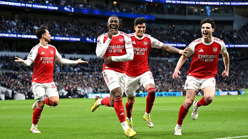 Arsenal giành chiến thắng tưng bừng ngày trên sân Tottenham.