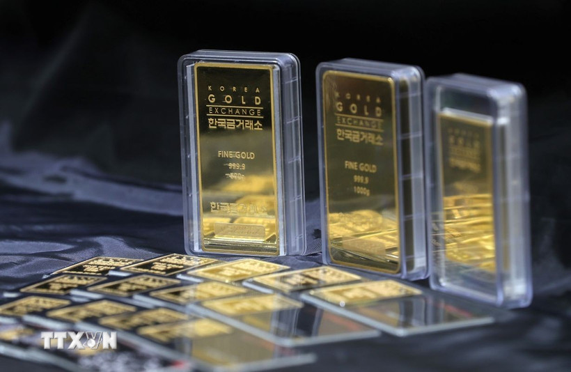 Vàng miếng được bày bán tại sàn giao dịch ở Seoul, Hàn Quốc. (Ảnh: Yonhap/TTXVN)