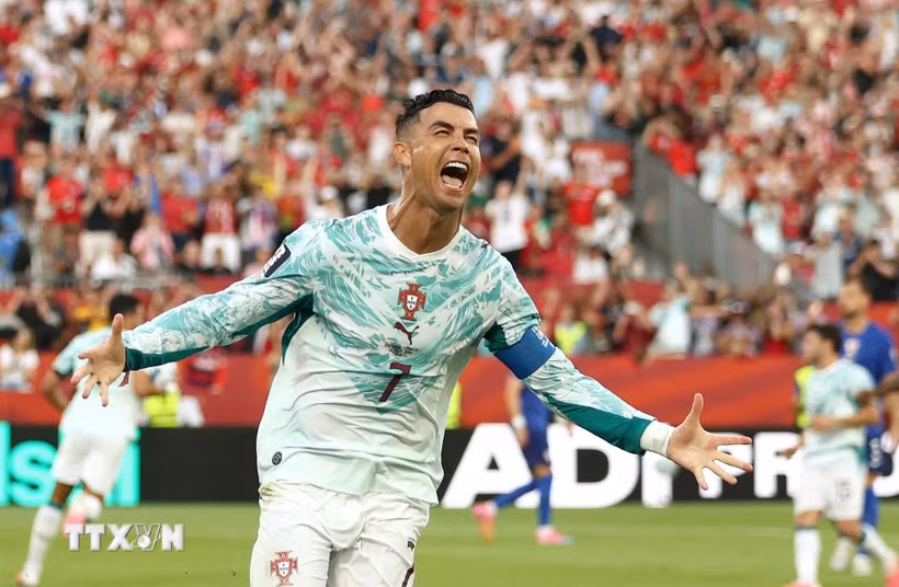 Ronaldo và Bồ Đào Nha sẽ phải "đại chiến" Tây Ban Nha ở vòng 1/8 World Cup 2026. (Ảnh: AFP/TTXVN)