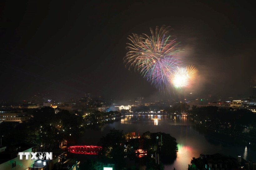 Đêm giao thừa, Bắc Bộ và Trung Bộ có mưa vài nơi. (Ảnh: Lê Đông/TTXVN)