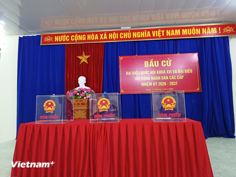 Hòm phiếu ở khu vực bỏ phiếu tại phường Tân Giang, Cao Bằng. (Ảnh: Vietnam+)