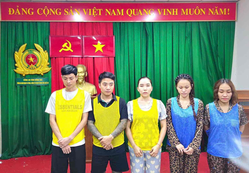 Các đối tượng trong đường dây lừa đảo bị bắt giữ.