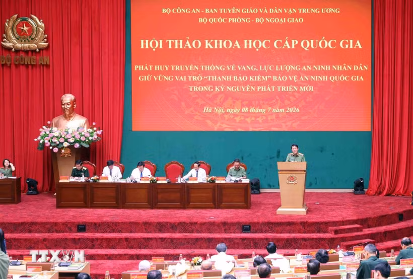 Hội thảo khoa học cấp quốc gia phát huy truyền thống vẻ vang, lực lượng An ninh nhân dân giữ vững vai trò "Thanh bảo kiếm" bảo vệ An ninh quốc gia trong kỷ nguyên phát triển mới. (Ảnh: Phạm Kiên/TTXVN)