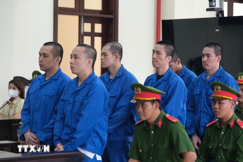 Các bị cáo Phạm Lý Phương, Đào Xuân Lộc, Nguyễn Anh Duy và Nguyễn Tuấn Anh tại phiên tòa sơ thẩm, bị xét xử về tội cướp tài sản. (Ảnh: Minh Phú/TTXVN)