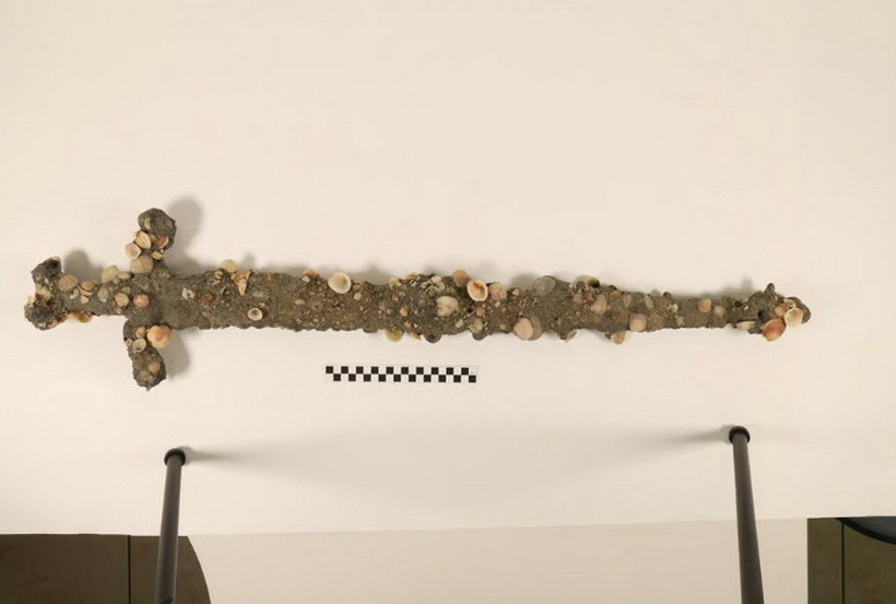 Thanh kiếm thời Thập tự chinh dài khoảng 1m, có niên đại thế kỷ 12. (Ảnh của Đại học Haifa)