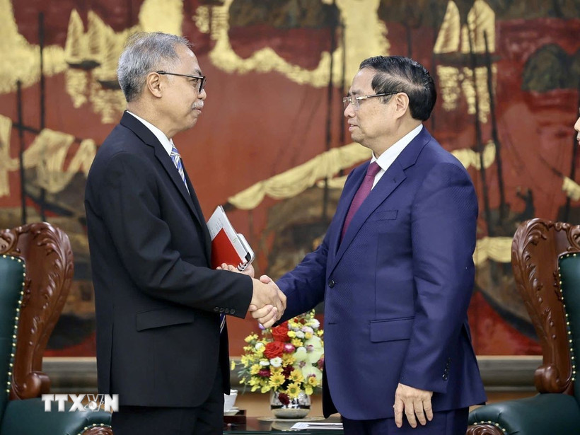 Thủ tướng Phạm Minh Chính tiếp ông Adam Mulawarman Tugio, Đại sứ Đặc mệnh toàn quyền Cộng hòa Indonesia tại Việt Nam. (Ảnh: Dương Giang/TTXVN)