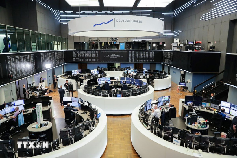 Giao dịch viên tại sàn chứng khoán Frankfurt, Đức. (Ảnh: THX/TTXVN)
