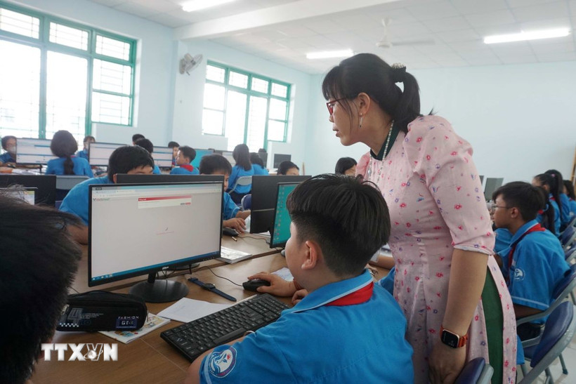 Hà Nội đặt mục tiêu 50% trường phổ thông ứng dụng AI vào năm 2030. (Ảnh minh họa: Thu Hoài/TTXVN)