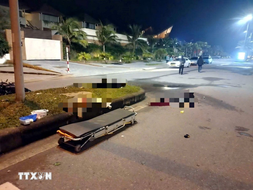 Hiện trường trên đường Võ Nguyên Giáp (phường Đồng Hới, Quảng Trị) nơi phát hiện 3 người tử vong bất thường. (Ảnh: TTXVN phát)