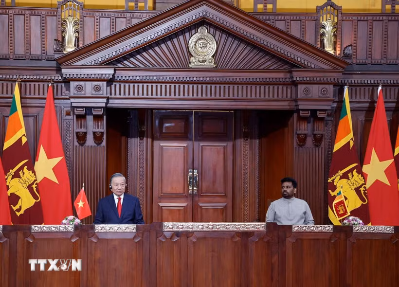 Tổng Bí thư, Chủ tịch nước Tô Lâm và Tổng thống Anura Kumara Dissanayake gặp gỡ báo chí nhân thăm chuyến cấp Nhà nước Sri Lanka. (Ảnh: Thống Nhất/TTXVN)