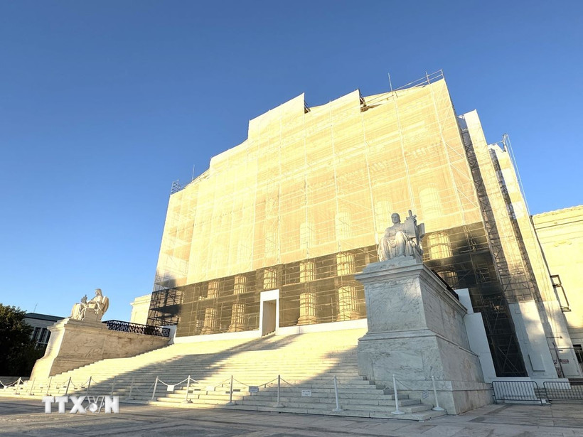 Trụ sở Tòa án Tối cao Mỹ đang được tu sửa ở thủ đô Washington D.C. (Ảnh: Đoàn Hùng/TTXVN)