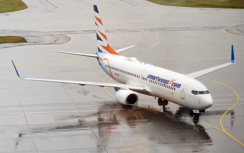 Hãng hàng không Smartwings cũng điều động thêm 8 chuyến bay tới Oman để hỗ trợ hành khách đang mắc kẹt.