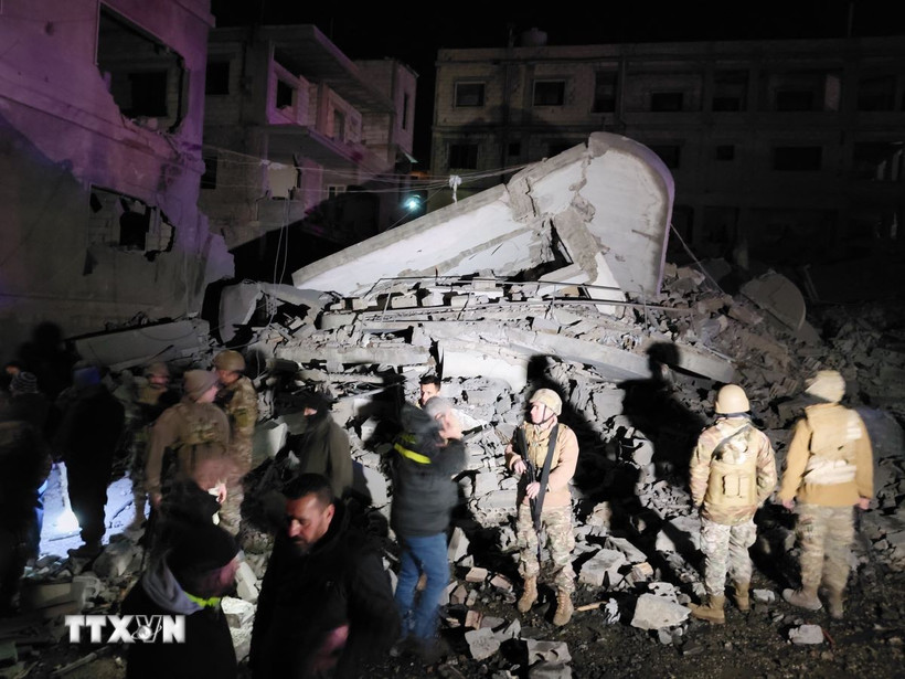 Ngôi nhà tại Ain al-Tinah, Liban bị trúng không kích của Israel, ngày 5/1/2026. (Ảnh: THX/TTXVN)