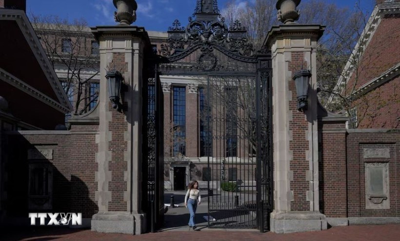 Tổng thống Donald Trump yêu cầu Đại học Harvard bồi thường 1 tỷ USD