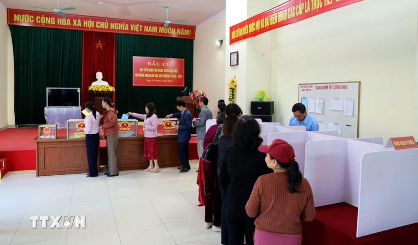 Quang cảnh buổi diễn tập tại Tổ bầu cử số 6, khu phố Cao Thắng 6, phường Hà Lầm. (Ảnh: Đức Hiếu/TTXVN)