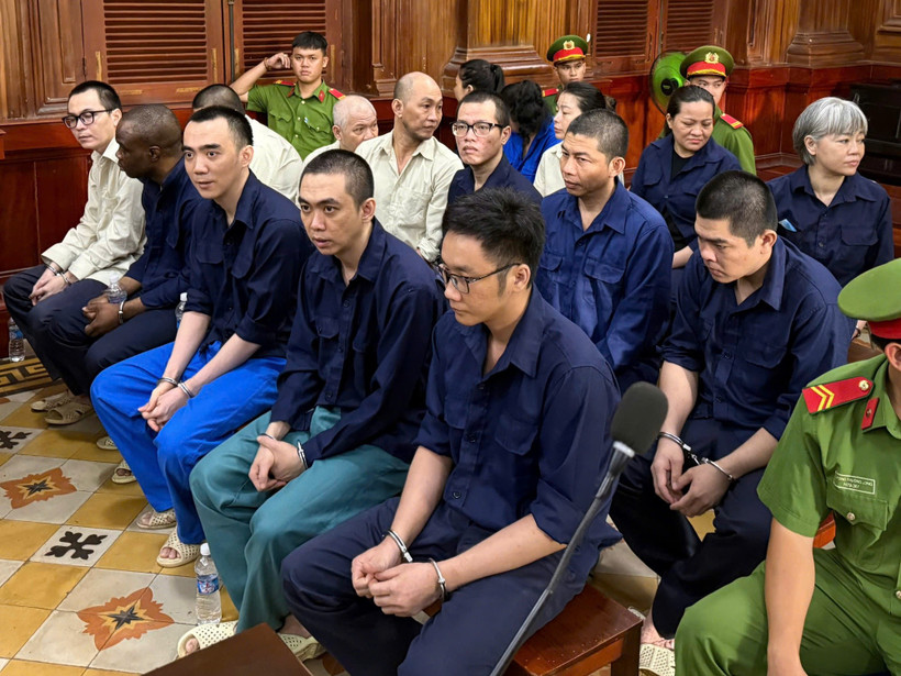 Các bị cáo tại tòa. (Nguồn: Báo Người Lao động)